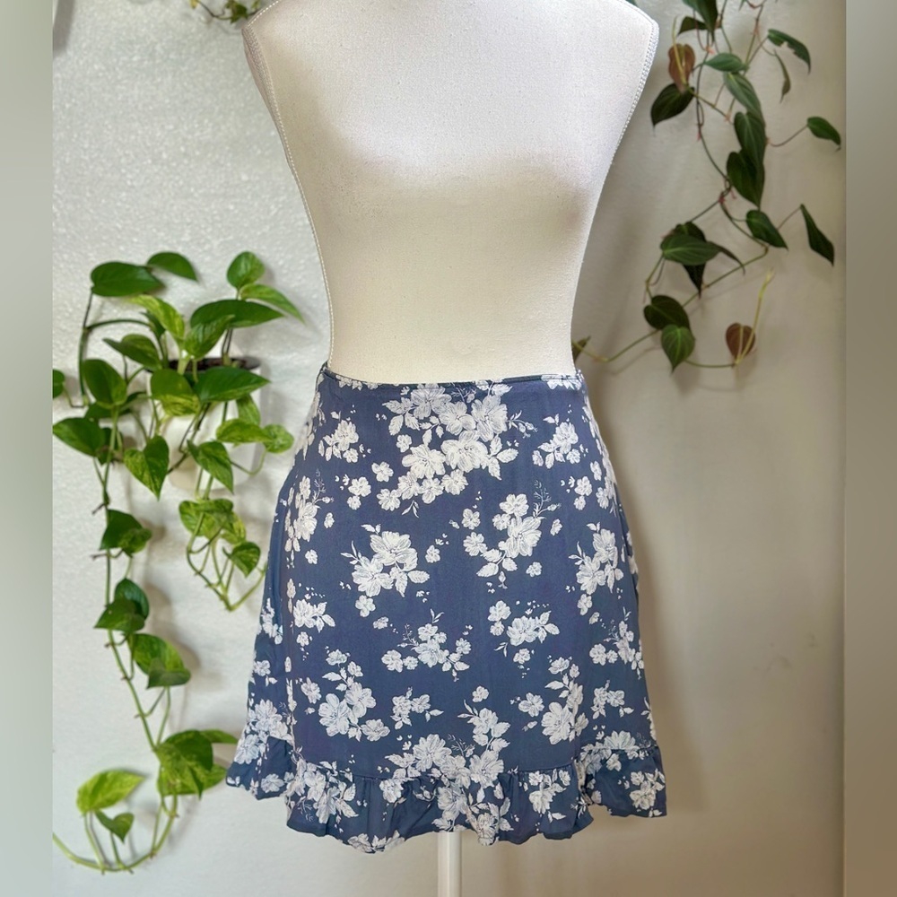 SO Goods for Life Blue Floral Ruffle Mini Skirt Size M - Picture 1 of 7